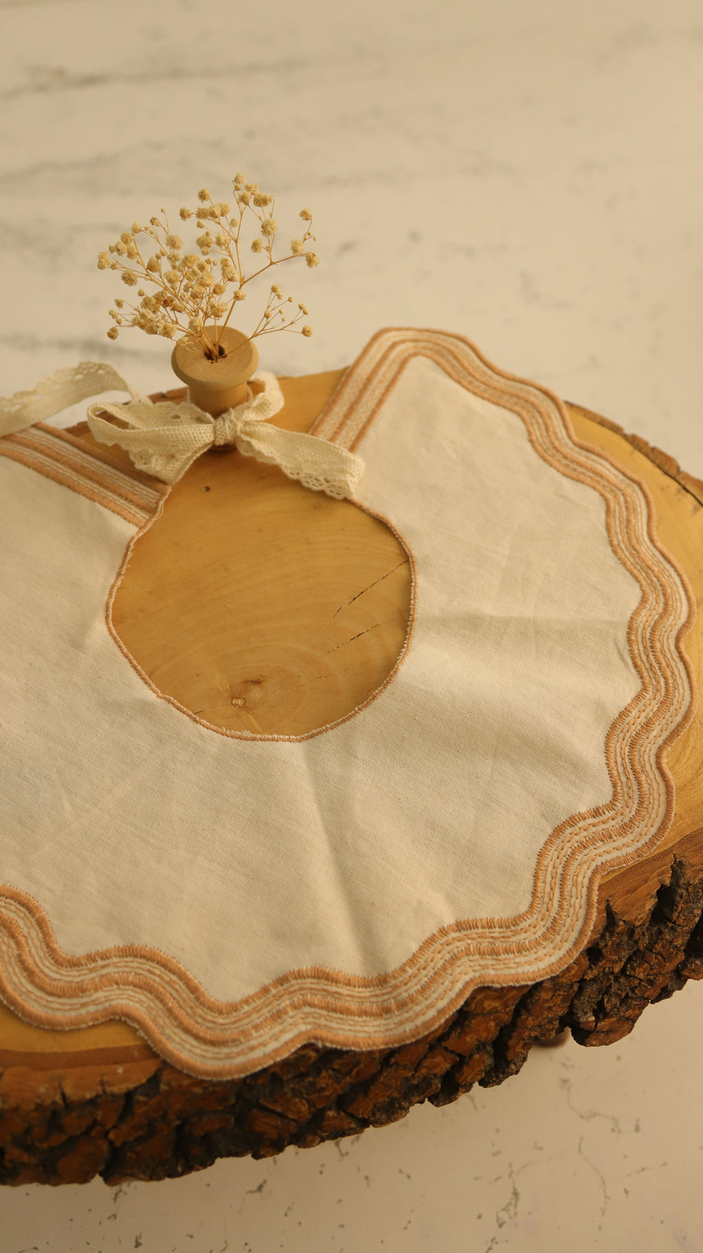 Pamuk nakışlı yakalık