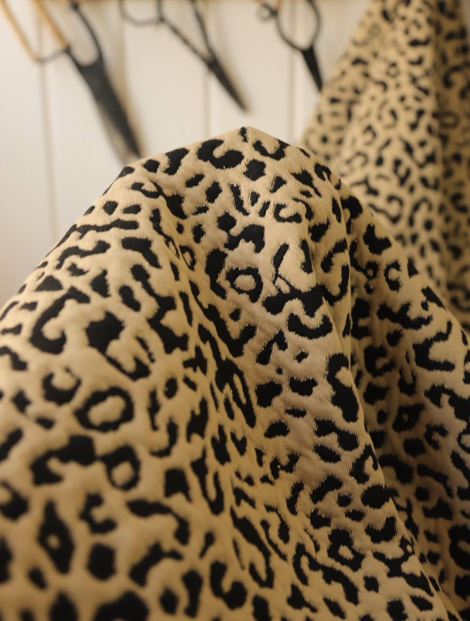 Kumaş kapitone gold sim geçişli