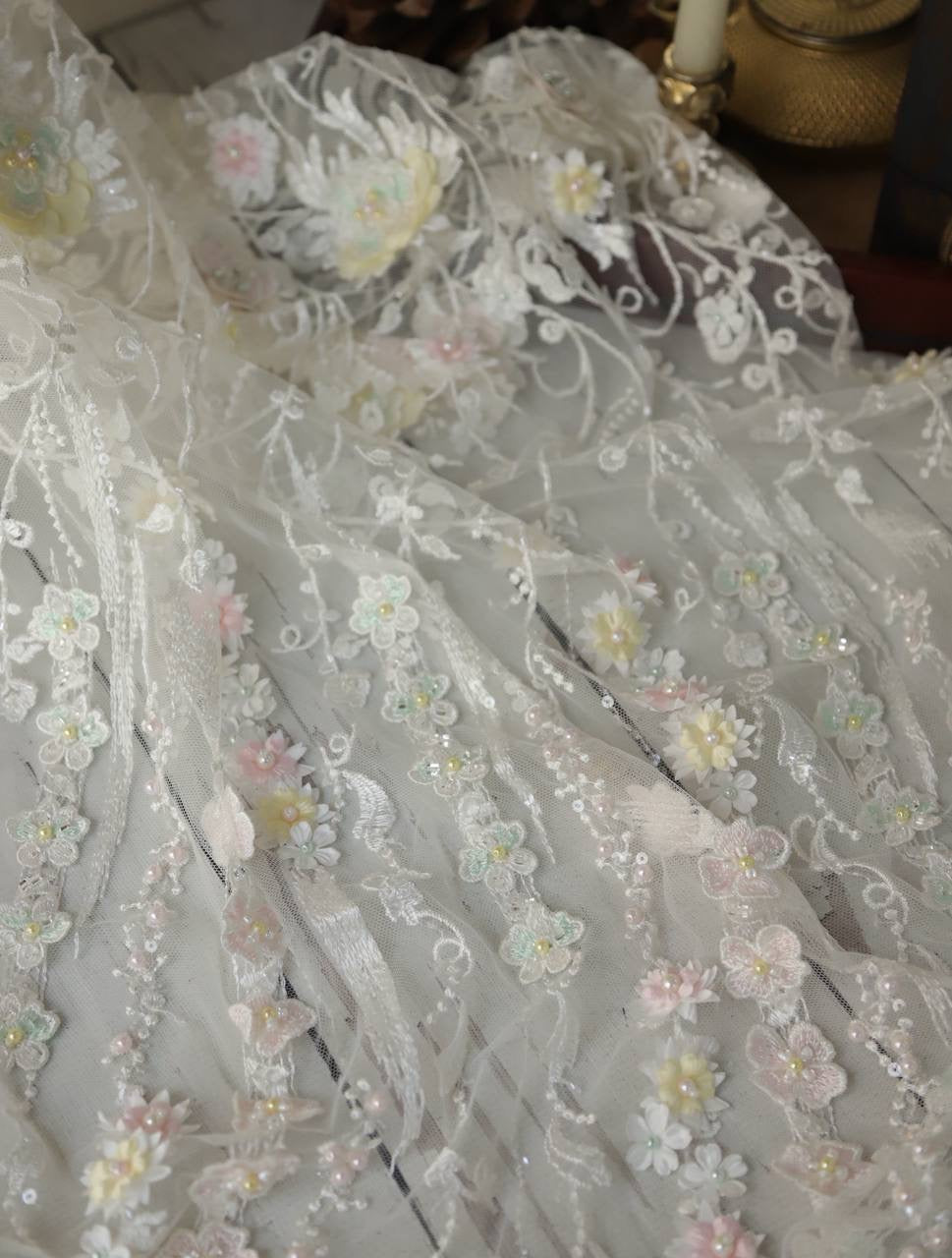 Üç Boyutlu Yoğun İşlemeli Dantel