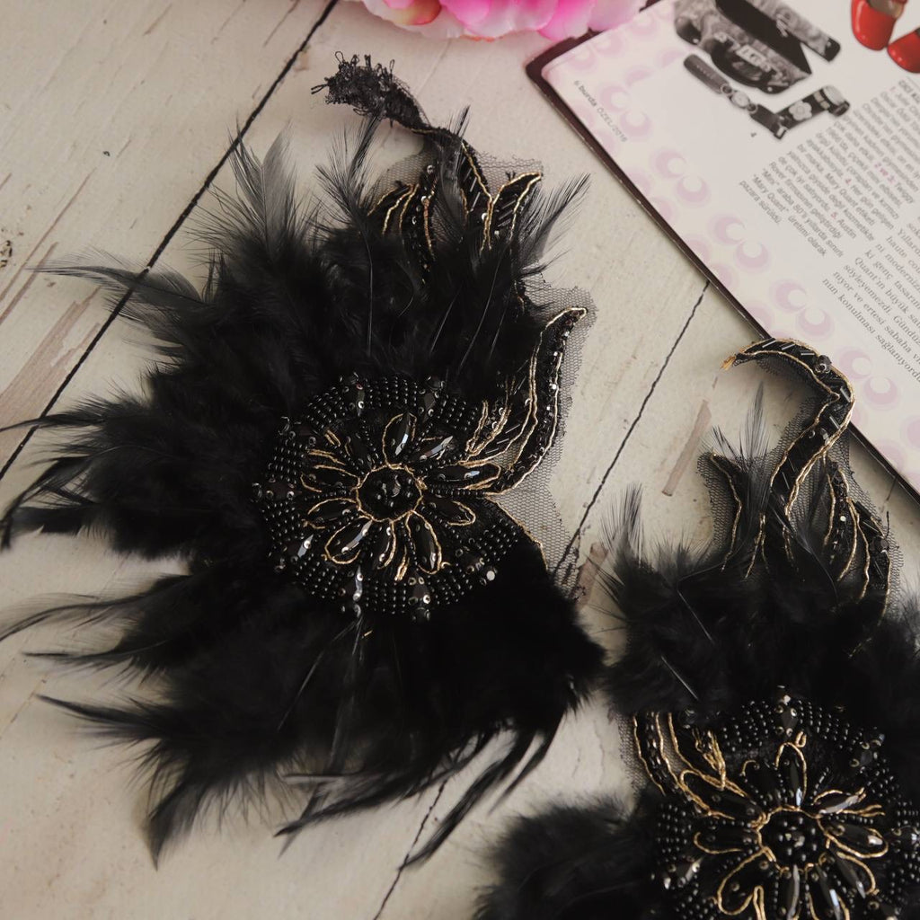 Tüylü işlemeli aksesuar