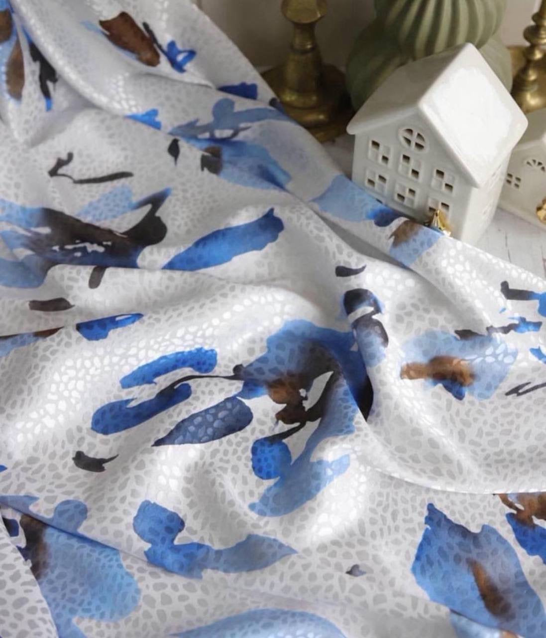 Jakarlı saten kumaş