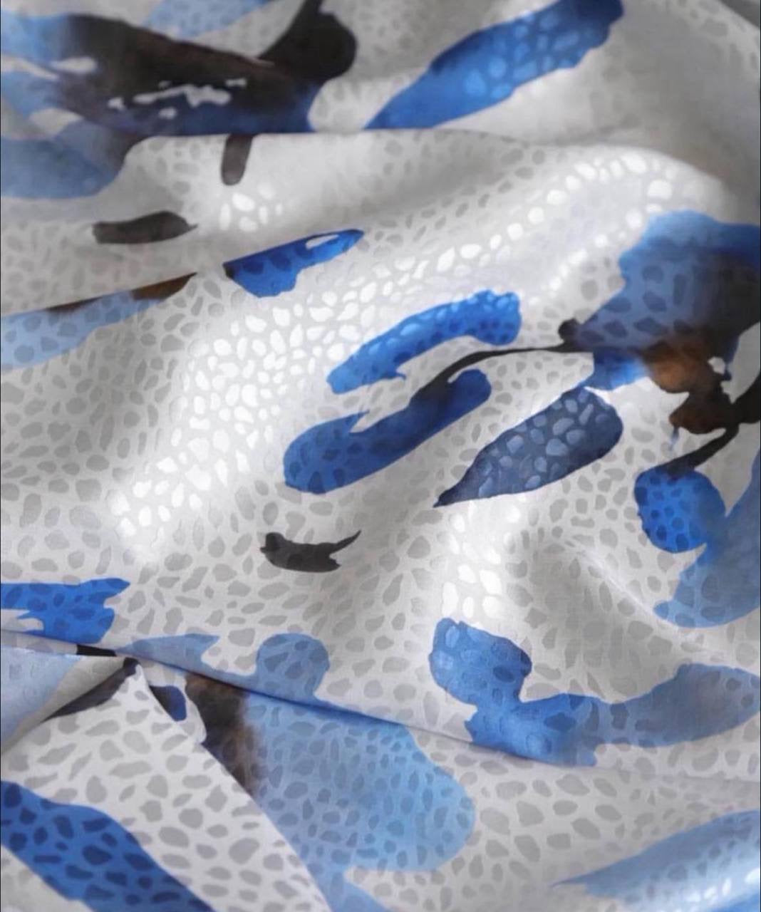 Jakarlı saten kumaş