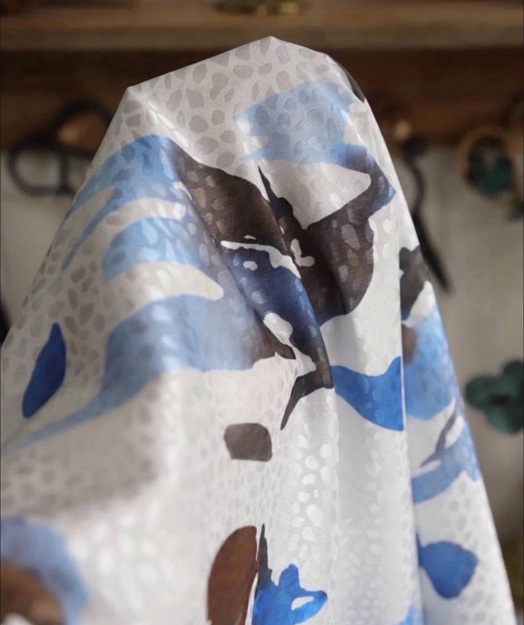 Jakarlı saten kumaş