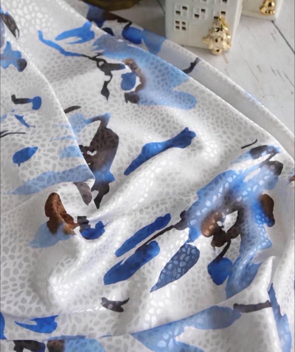 Jakarlı saten kumaş