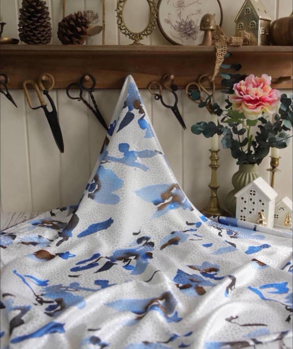 Jakarlı saten kumaş