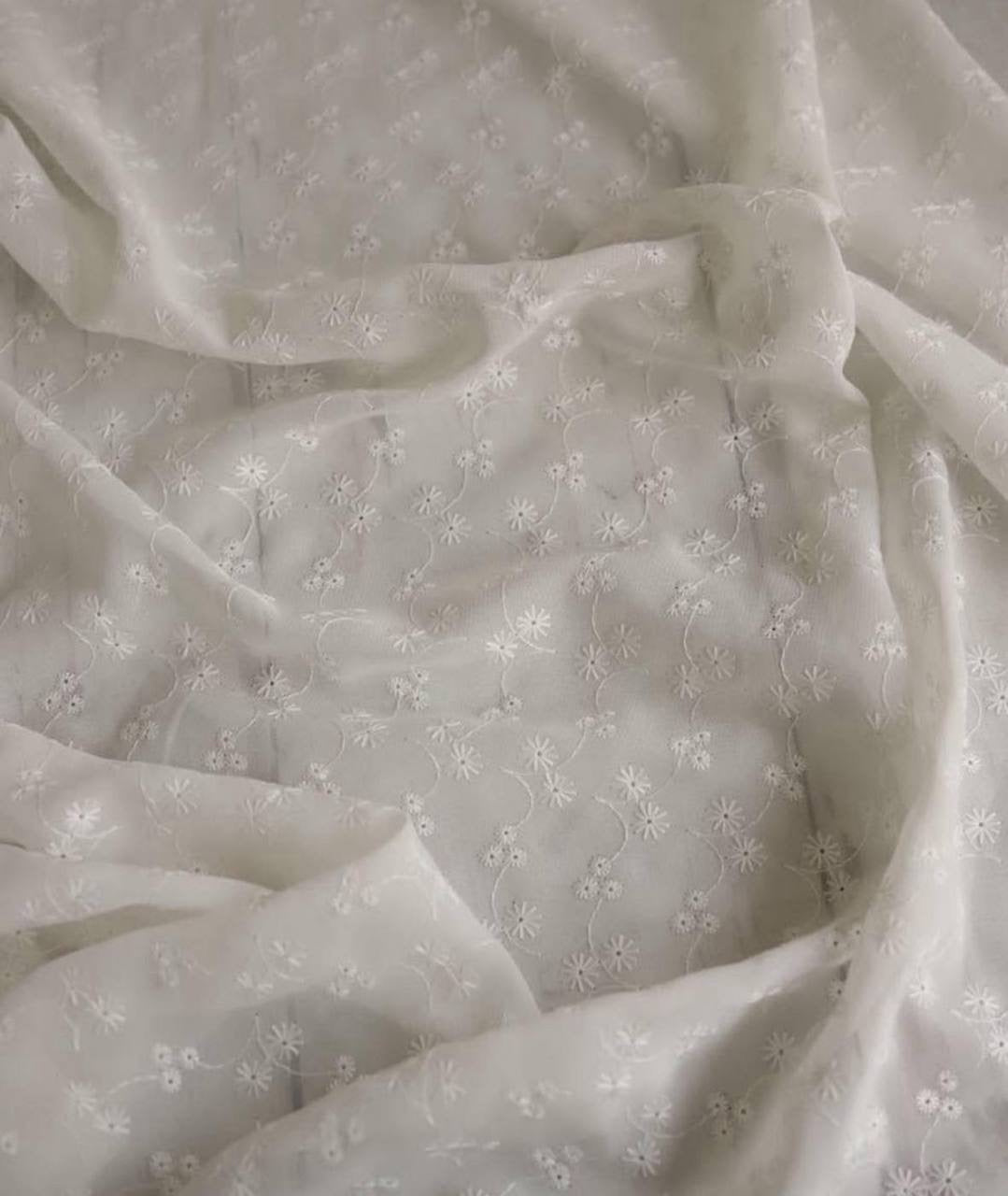 Nakışlı şifon 1.35m x 1.30m