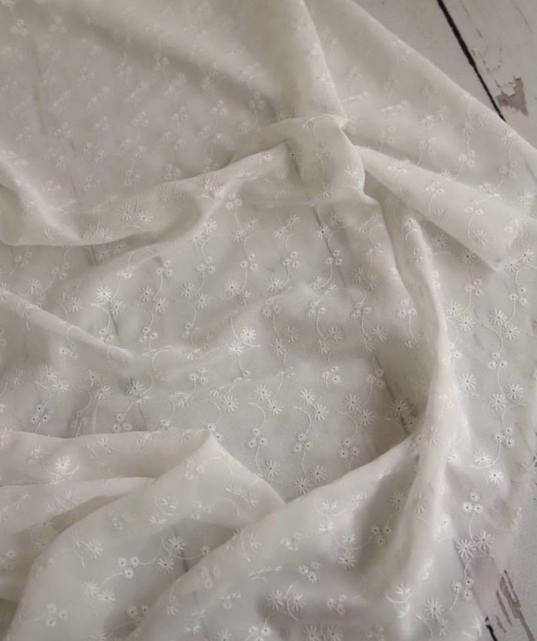 Nakışlı şifon 1.35m x 1.30m