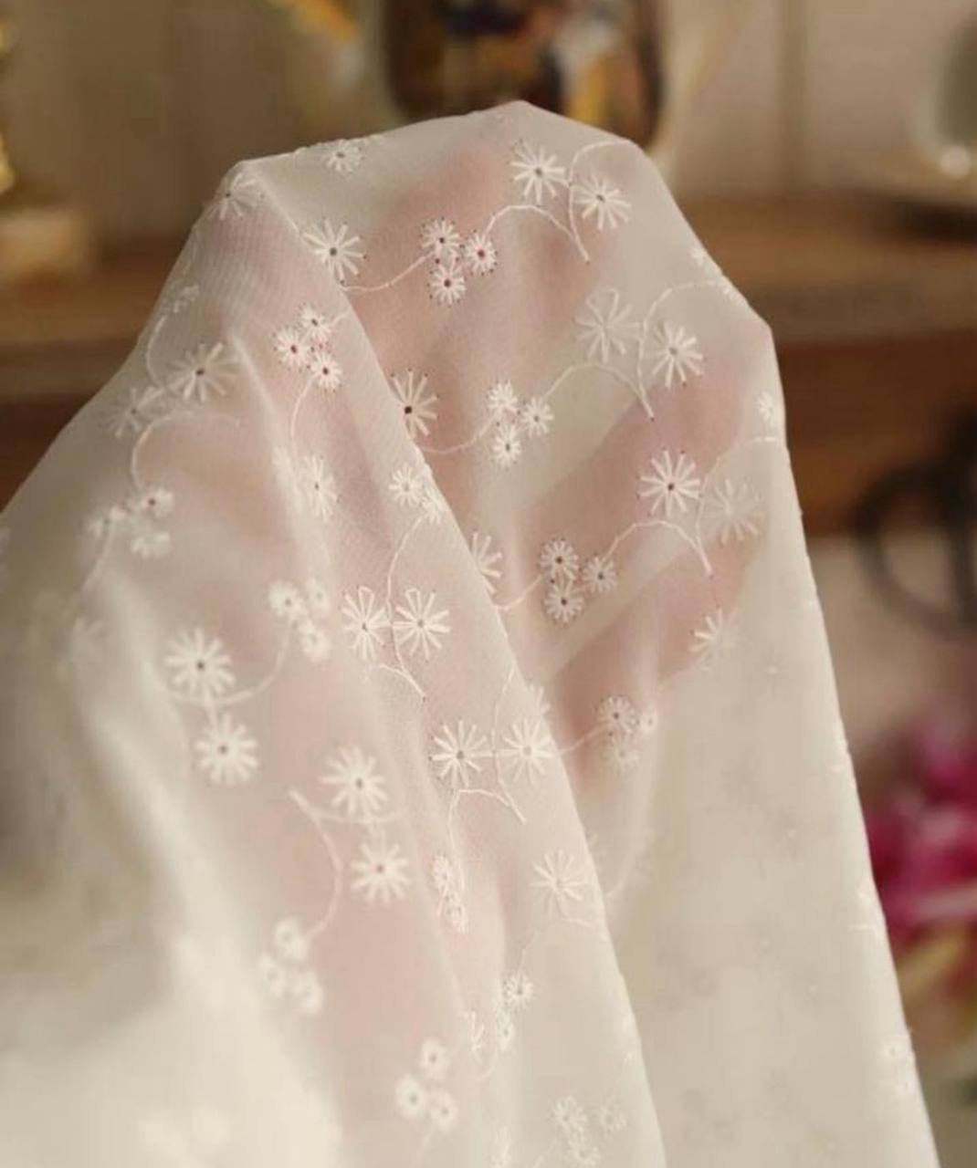 Nakışlı şifon 1.35m x 1.30m