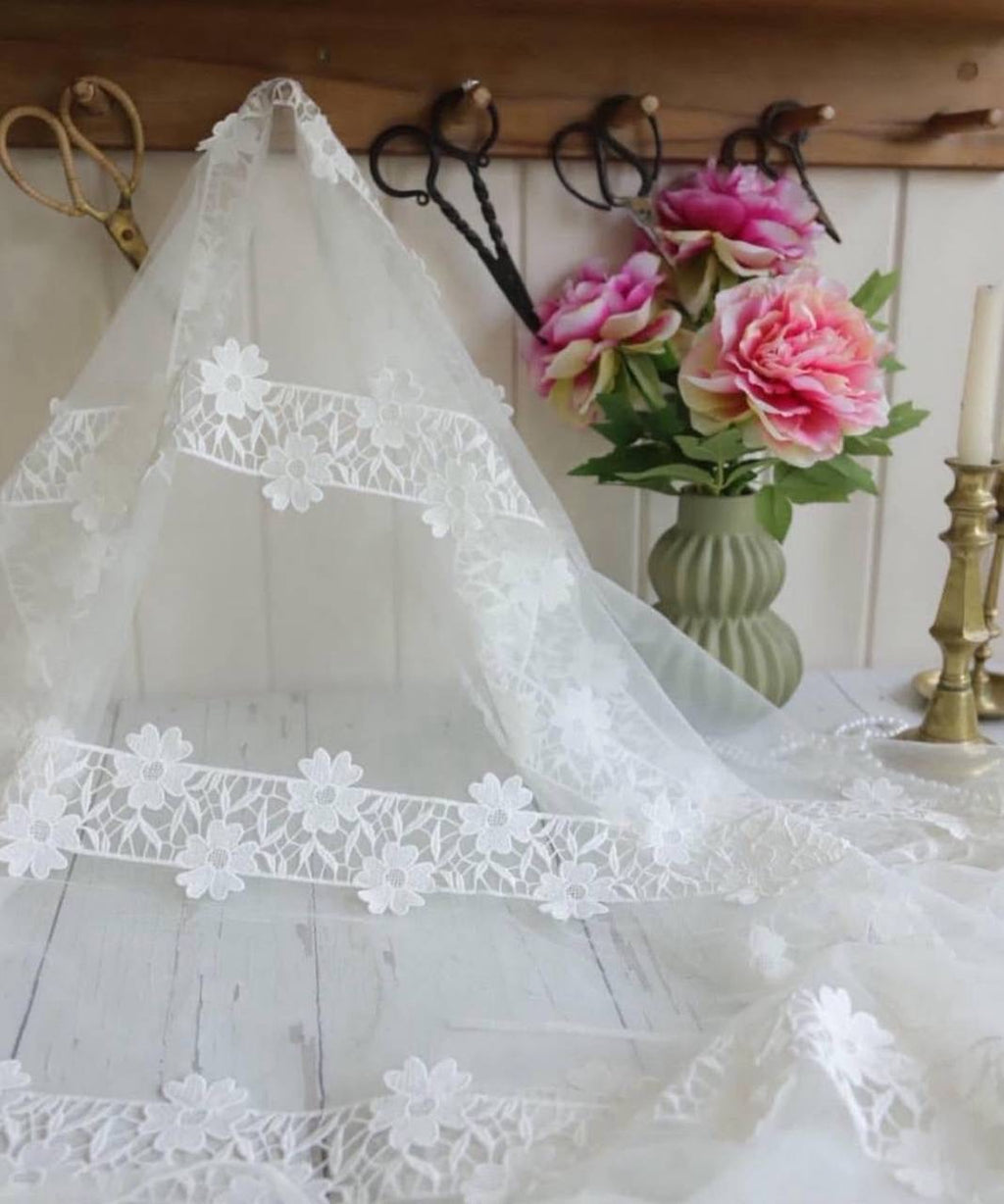 Dantel 3.70m x 1.25m