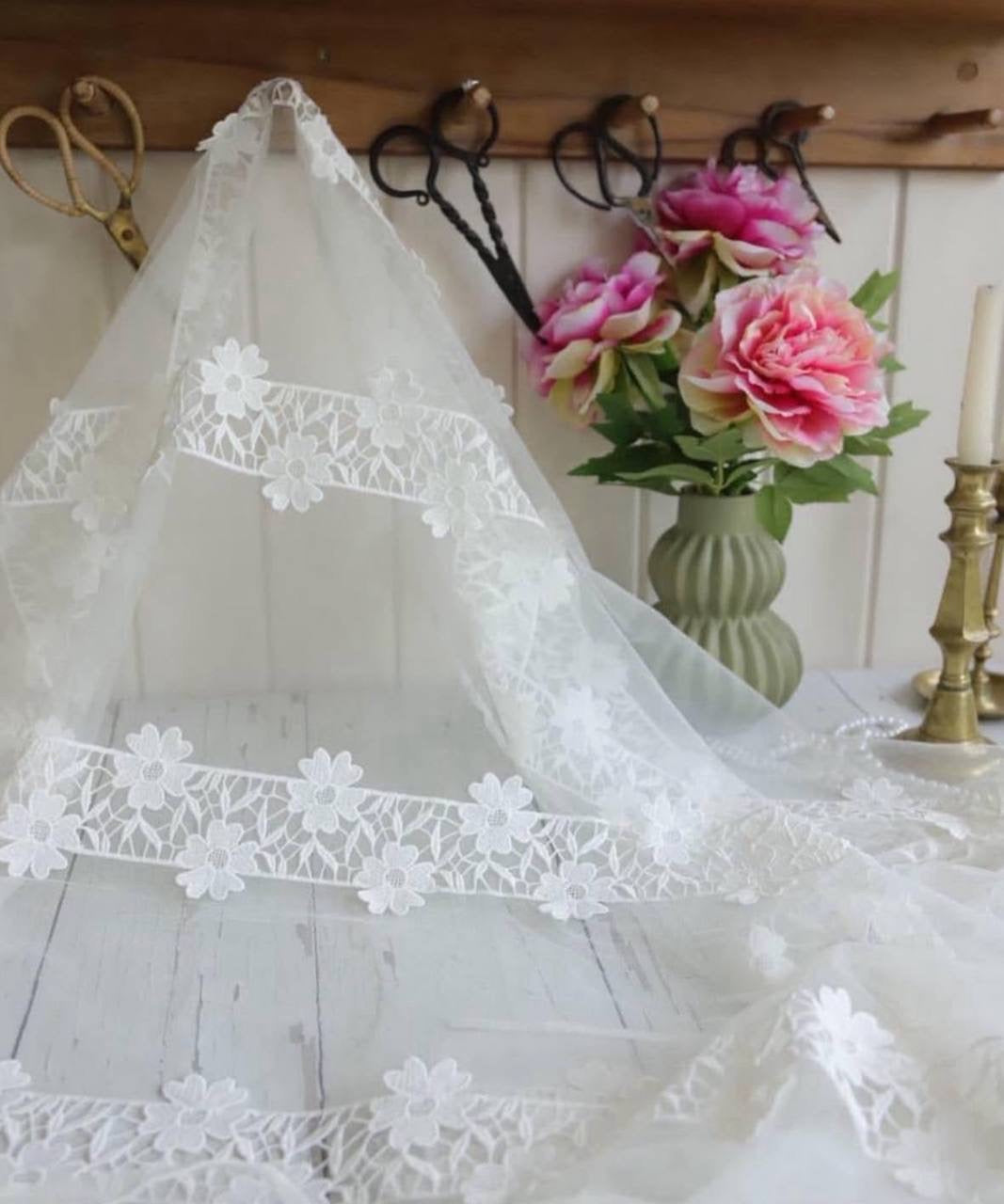 Dantel 3.70m x 1.25m