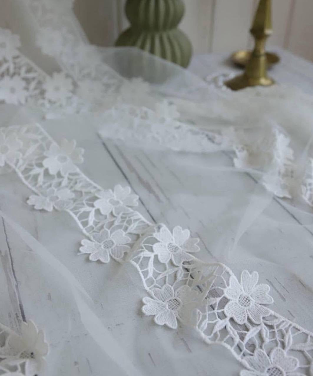 Dantel 3.70m x 1.25m