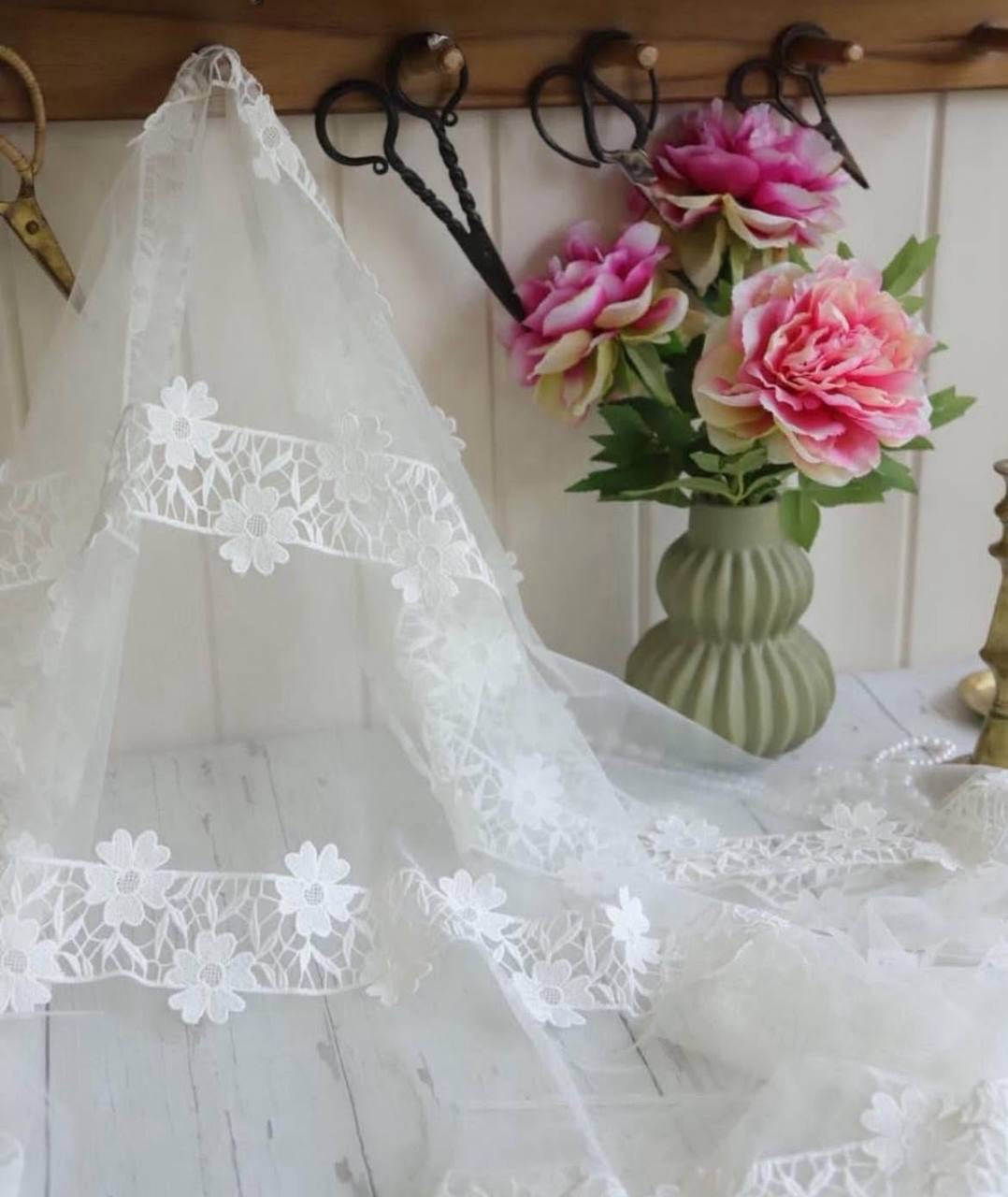 Dantel 3.70m x 1.25m