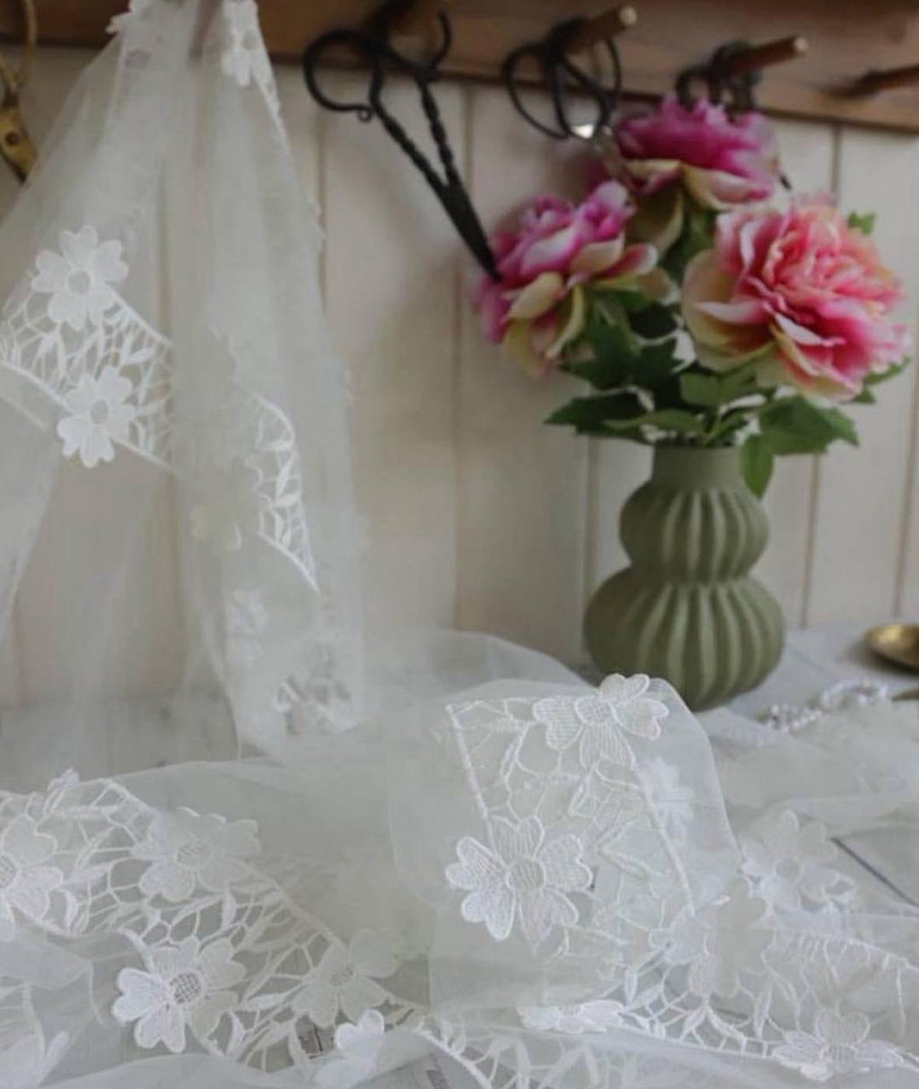 Dantel 3.70m x 1.25m