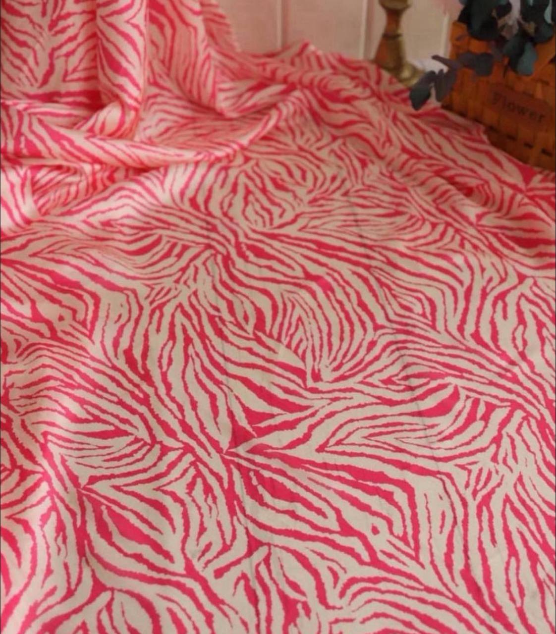 İpek Saten Dökümlü Kumaş