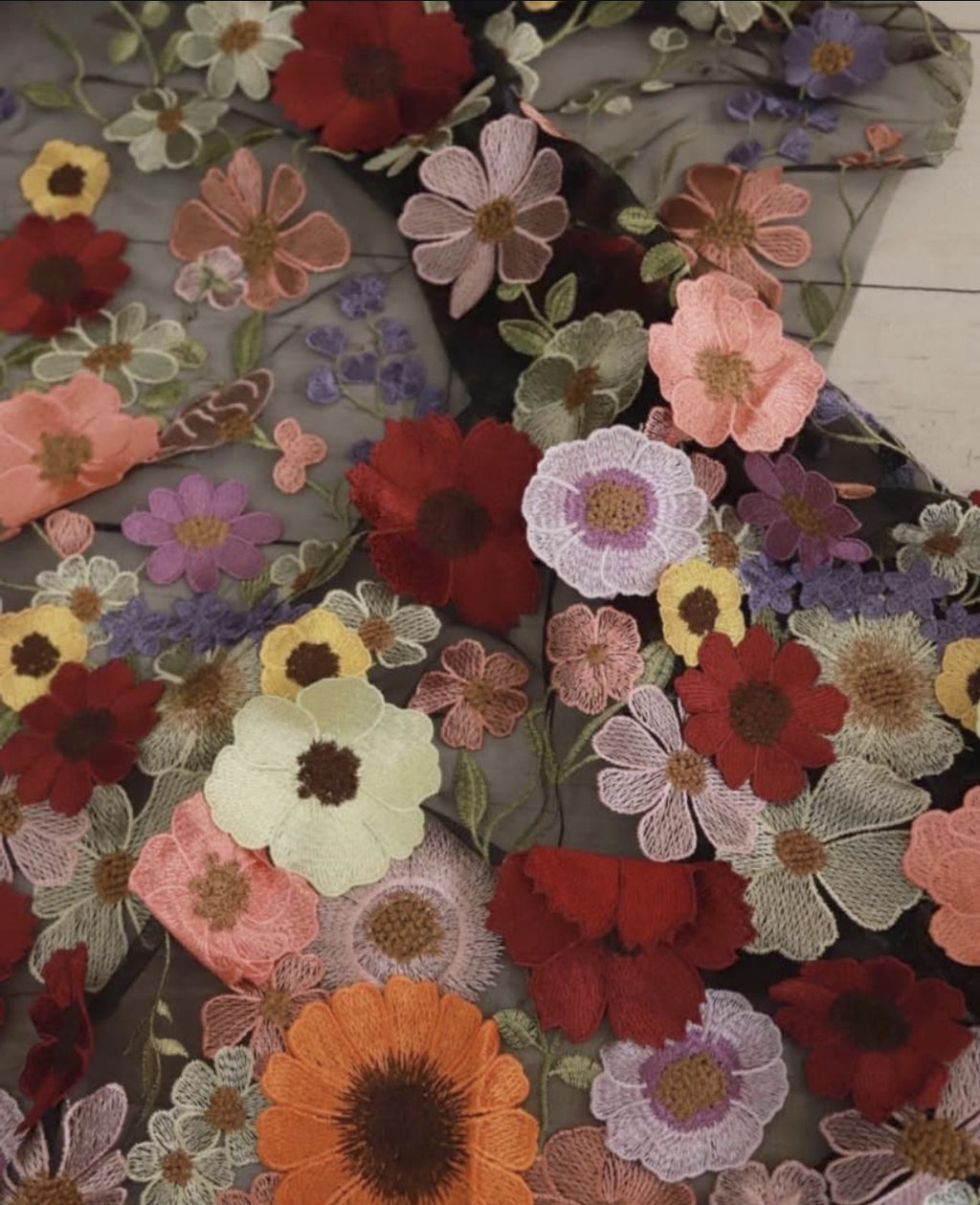 3 Boyutlu Dantel Siyah Zemin