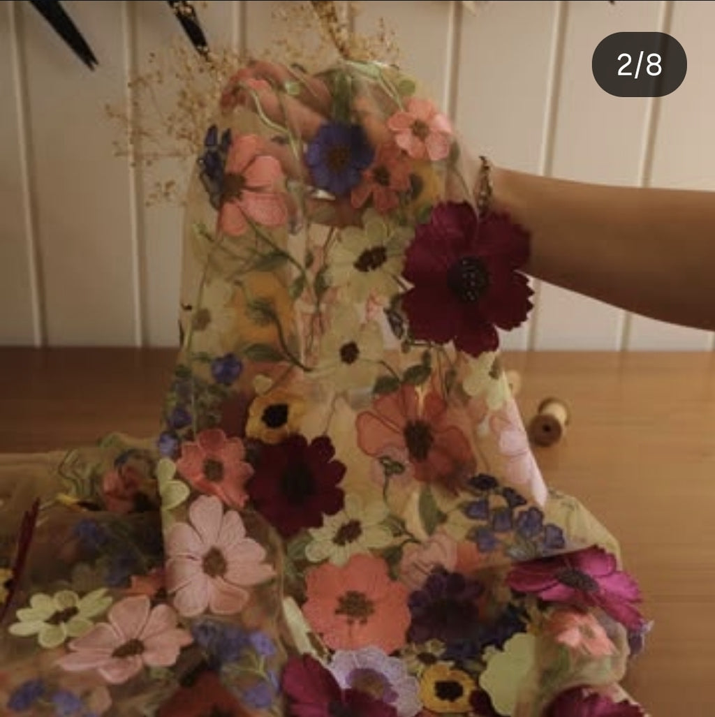 3 Boyutlu Dantel Ten Rengi Zemin