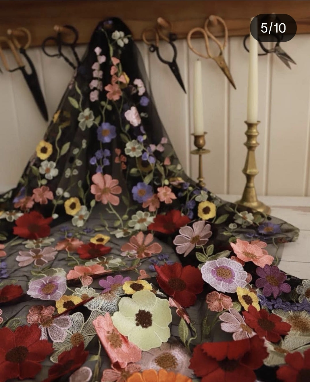 3 Boyutlu Dantel Siyah Zemin